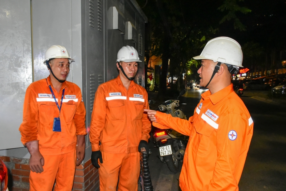 Bảo đảm dòng điện phục vụ sinh hoạt, sản xuất kinh doanh của người dân Thủ đô giữa những ngày nắng nóng