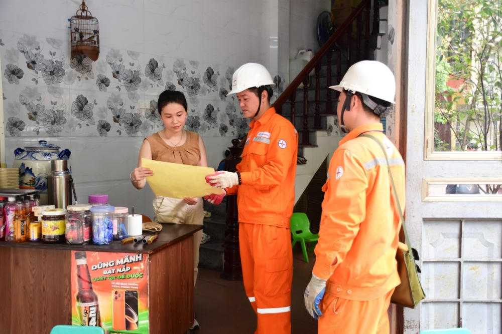 Bảo đảm dòng điện phục vụ sinh hoạt, sản xuất kinh doanh của người dân Thủ đô giữa những ngày nắng nóng