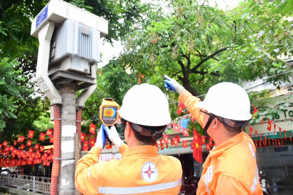 Bảo đảm dòng điện phục vụ sinh hoạt, sản xuất kinh doanh của người dân Thủ đô giữa những ngày nắng nóng