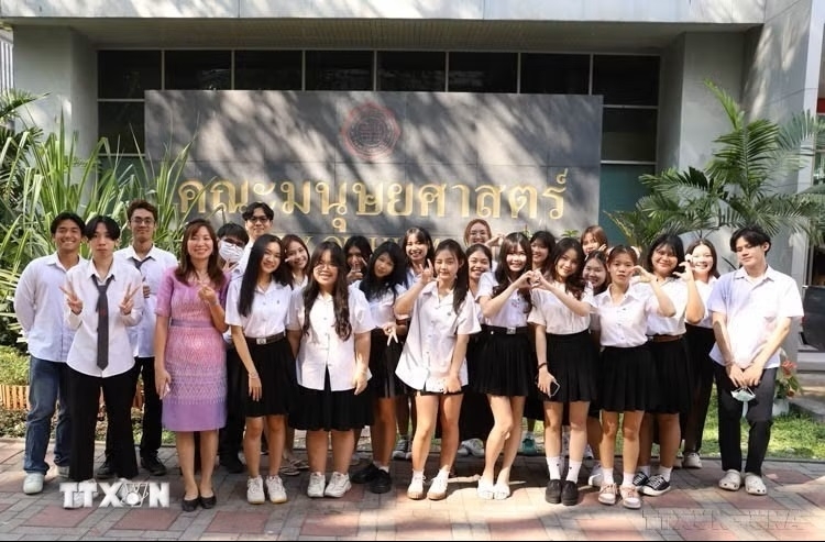 Đưa quan hệ Việt Nam-Thái Lan phát triển mạnh mẽ hơn nữa, hướng tới những tầm cao mới Đưa quan hệ Việt Nam-Thái Lan phát triển mạnh mẽ hơn nữa, hướng tới những tầm cao mới