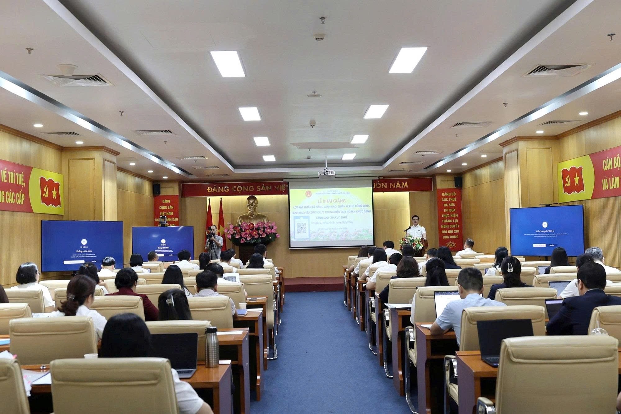 Xây dựng đội ngũ lãnh đạo ngành Thuế thích ứng với cải cách và chuyển đổi số