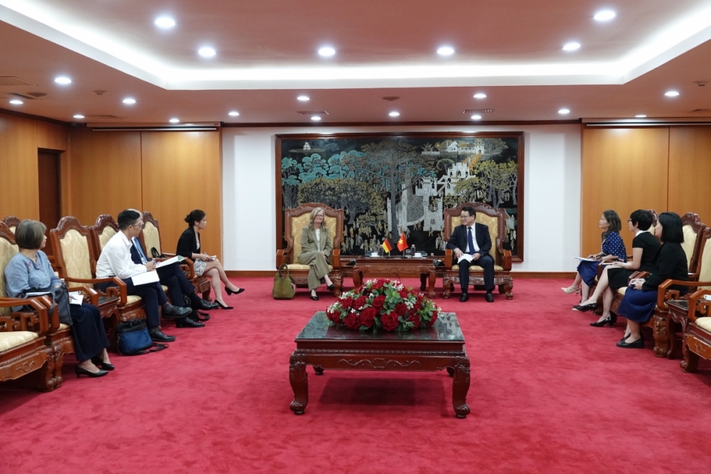 Bộ Tài chính tăng cường hợp tác với KfW trong giai đoạn phát triển mới Bộ Tài chính tăng cường hợp tác với KfW trong giai đoạn phát triển mới
