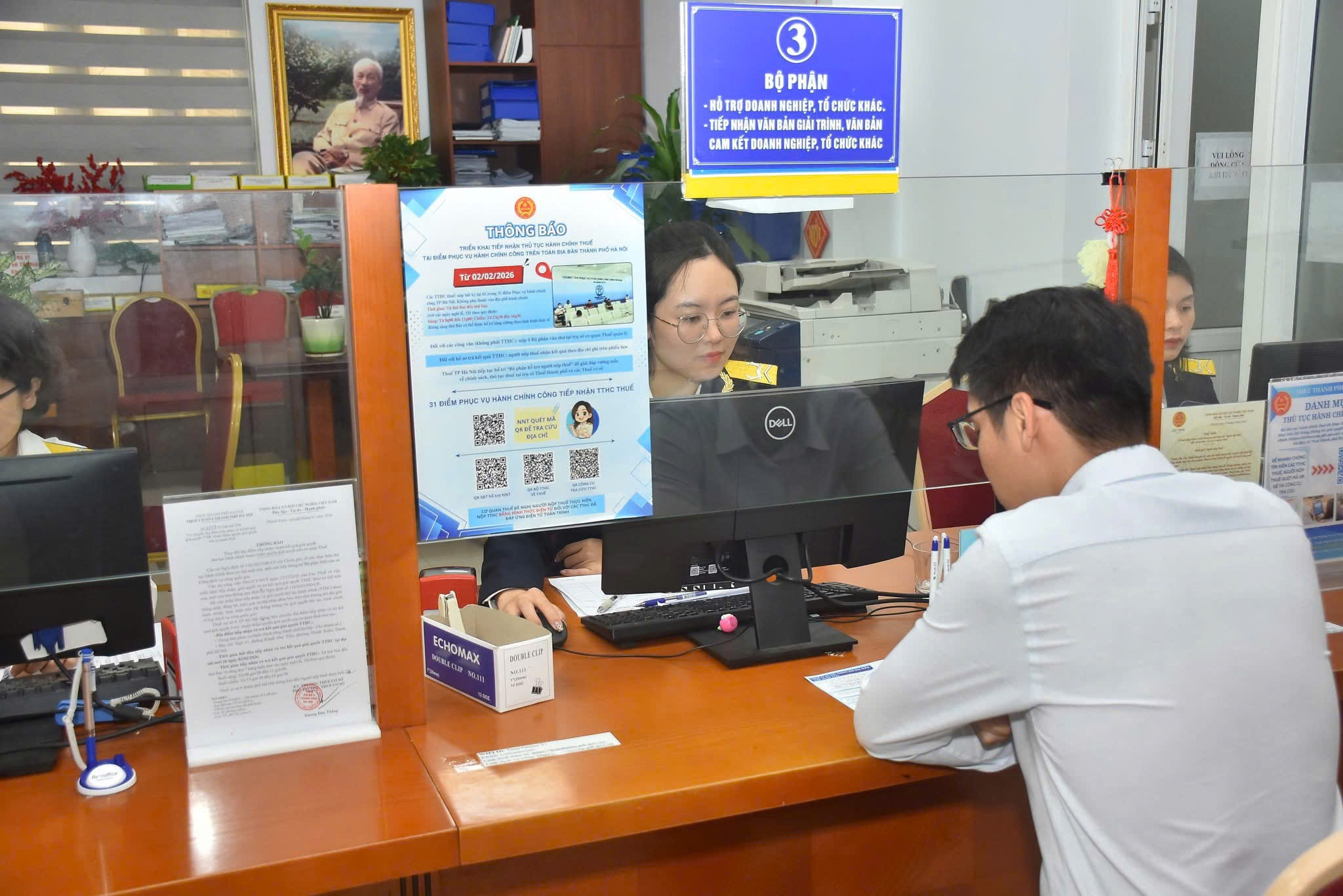 Thuế TP. Hà Nội triển khai tiếp nhận thủ tục hành chính thuế tại điểm phục vụ hành chính công trên toàn địa bàn. Ảnh: THN.