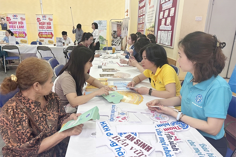 Phát triển con người luôn gắn với thực hiện mục tiêu an sinh xã hội bền vững.