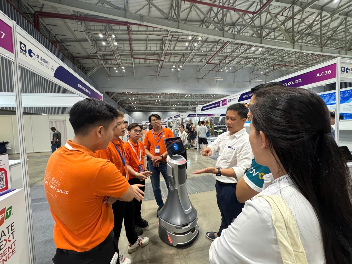Hơn 300 doanh nghiệp điện tử nước ngoài giao thương tại IEAE 2026