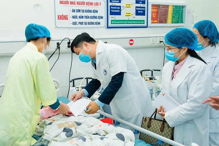 Người lao động nghỉ việc chăm con ốm được hưởng chế độ trợ cấp ốm đau.