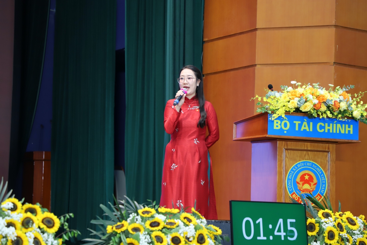 Báo chí là lực lượng tiên phong đưa quyết sách của Đảng về kinh tế - tài chính vào cuộc sống Báo chí là lực lượng tiên phong đưa quyết sách của Đảng về kinh tế - tài chính vào cuộc sống