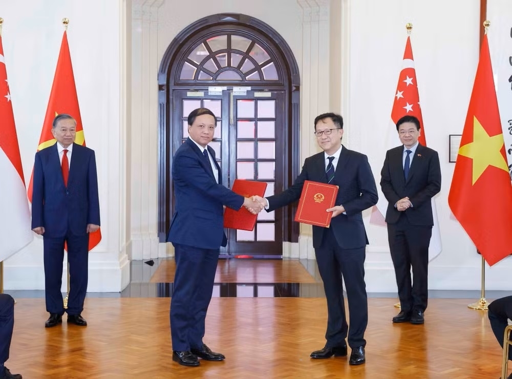 Tổng Bí thư, Chủ tịch nước Tô Lâm chứng kiến trao văn kiện hợp tác giữa Việt Nam và Singapore Tổng Bí thư, Chủ tịch nước Tô Lâm chứng kiến trao văn kiện hợp tác giữa Việt Nam và Singapore