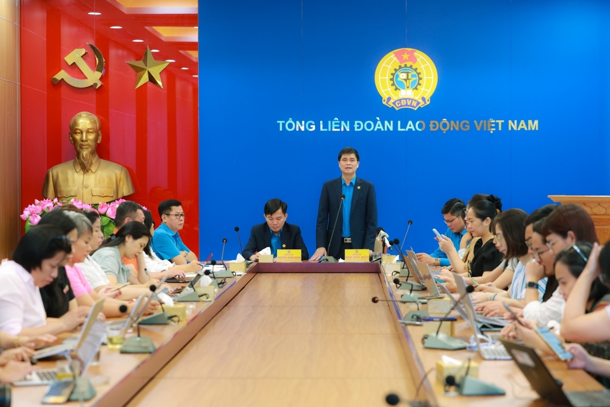 Người lao động kiến nghị lương đủ sống trước thềm Đại hội XIV Công đoàn Việt Nam