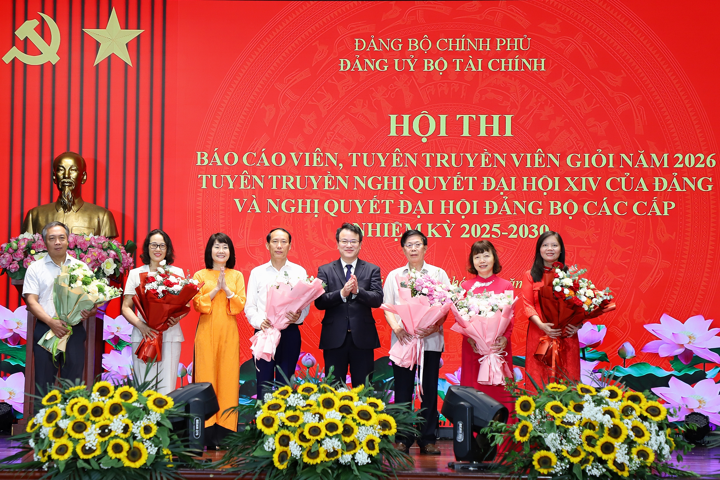 Chùm ảnh: Sôi nổi Hội thi báo cáo viên, tuyên truyền viên giỏi Bộ Tài chính năm 2026 Chùm ảnh: Sôi nổi Hội thi báo cáo viên, tuyên truyền viên giỏi Bộ Tài chính năm 2026