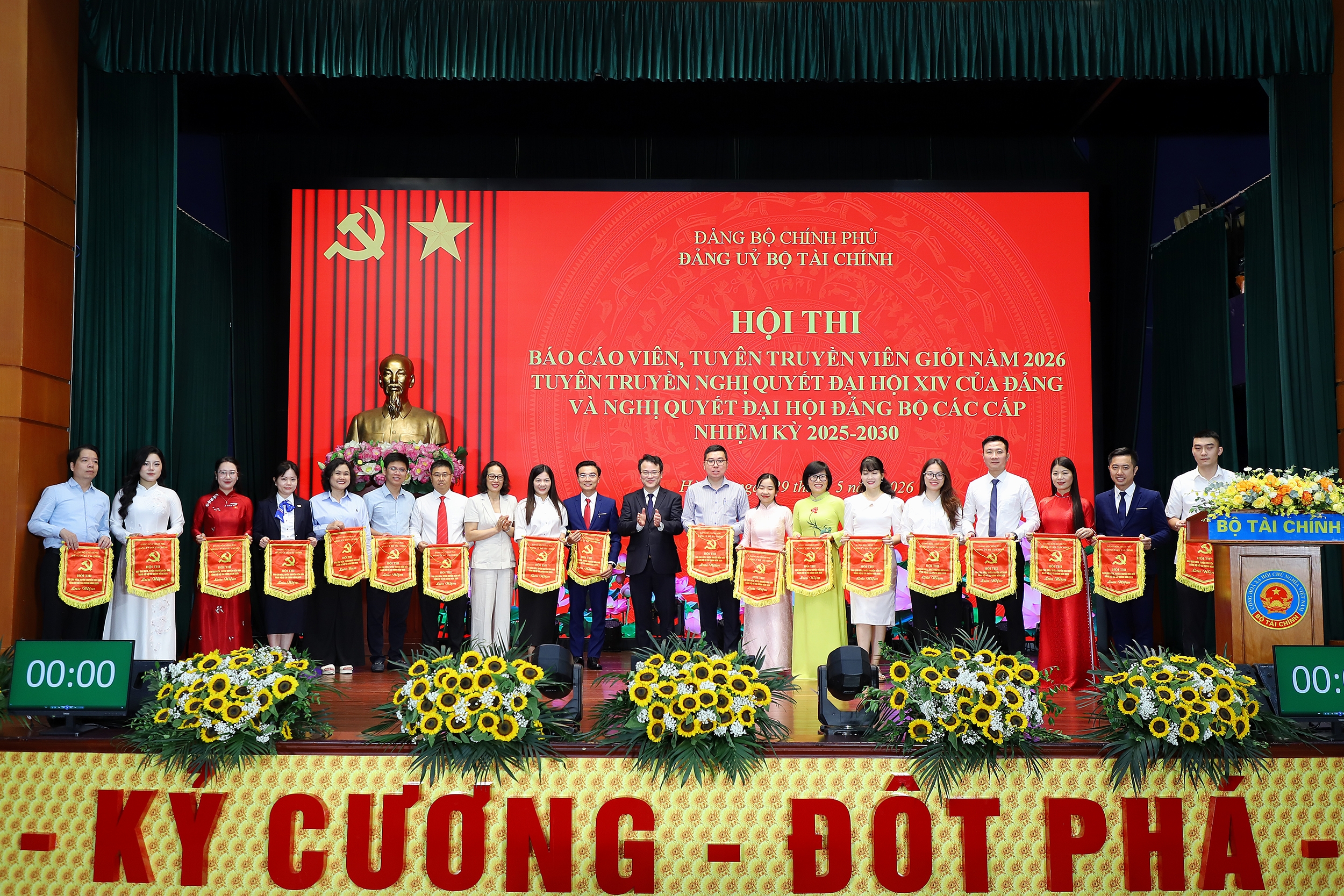 Chùm ảnh: Sôi nổi Hội thi báo cáo viên, tuyên truyền viên giỏi Bộ Tài chính năm 2026 Chùm ảnh: Sôi nổi Hội thi báo cáo viên, tuyên truyền viên giỏi Bộ Tài chính năm 2026
