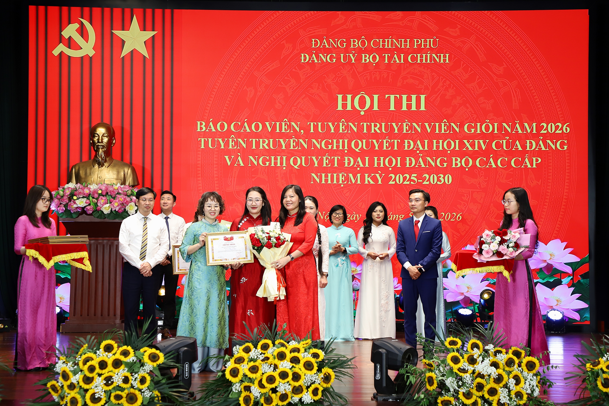 Chùm ảnh: Sôi nổi Hội thi báo cáo viên, tuyên truyền viên giỏi Bộ Tài chính năm 2026 Chùm ảnh: Sôi nổi Hội thi báo cáo viên, tuyên truyền viên giỏi Bộ Tài chính năm 2026