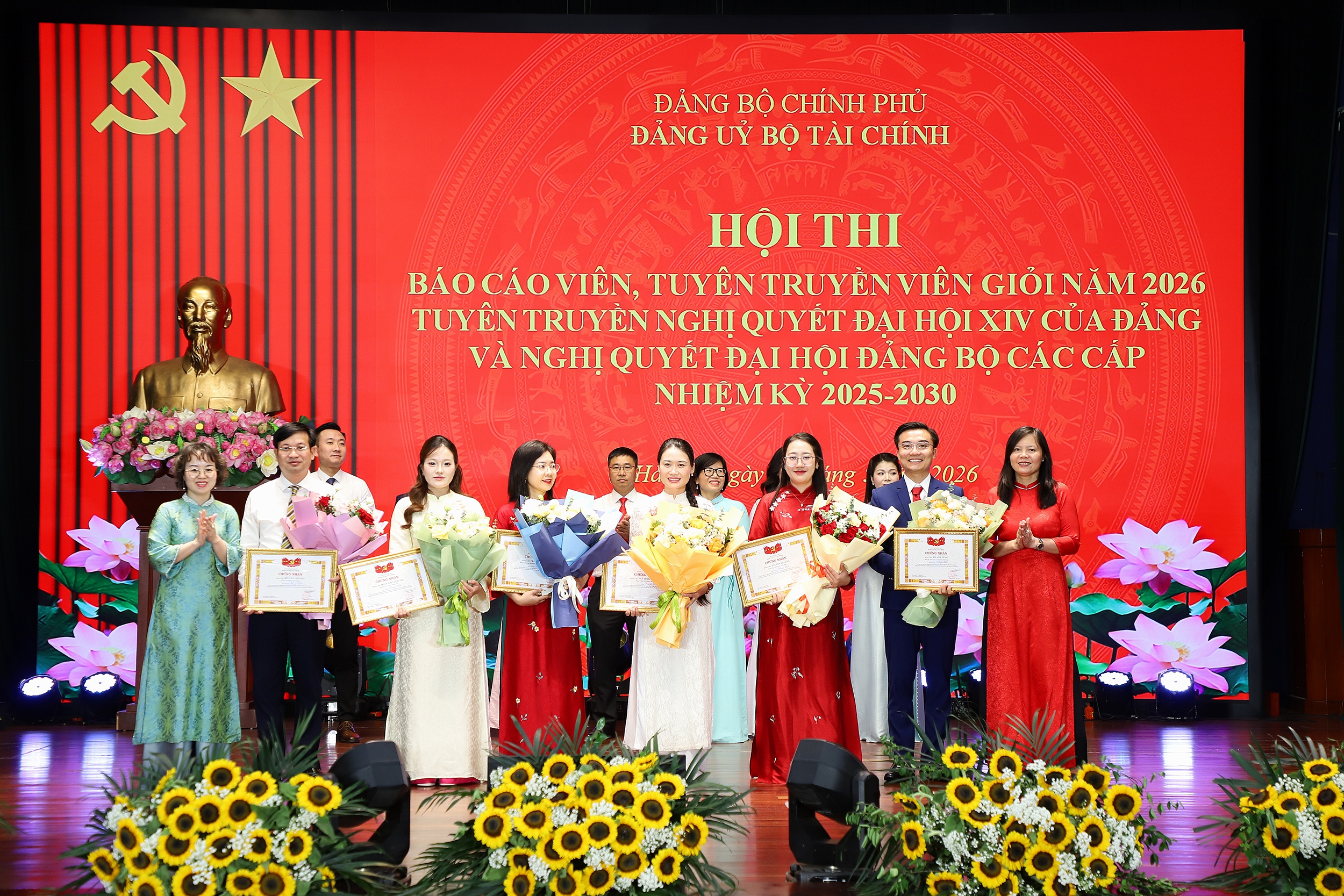 Chùm ảnh: Sôi nổi Hội thi báo cáo viên, tuyên truyền viên giỏi Bộ Tài chính năm 2026 Chùm ảnh: Sôi nổi Hội thi báo cáo viên, tuyên truyền viên giỏi Bộ Tài chính năm 2026