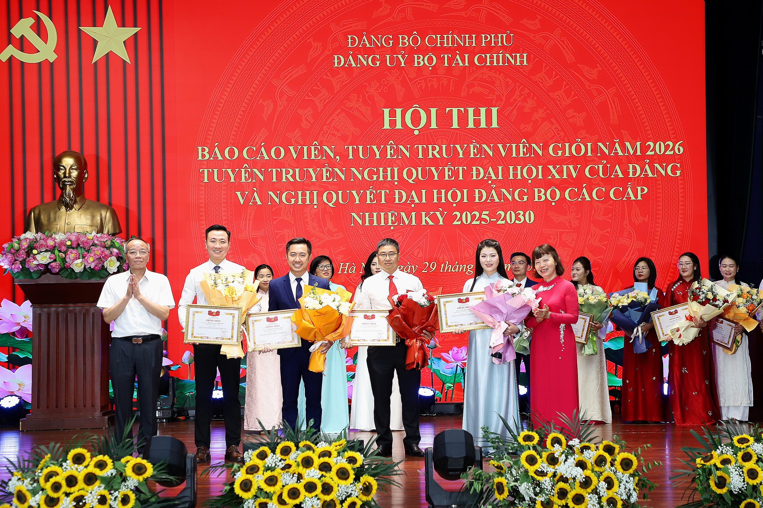 Chùm ảnh: Sôi nổi Hội thi báo cáo viên, tuyên truyền viên giỏi Bộ Tài chính năm 2026 Chùm ảnh: Sôi nổi Hội thi báo cáo viên, tuyên truyền viên giỏi Bộ Tài chính năm 2026