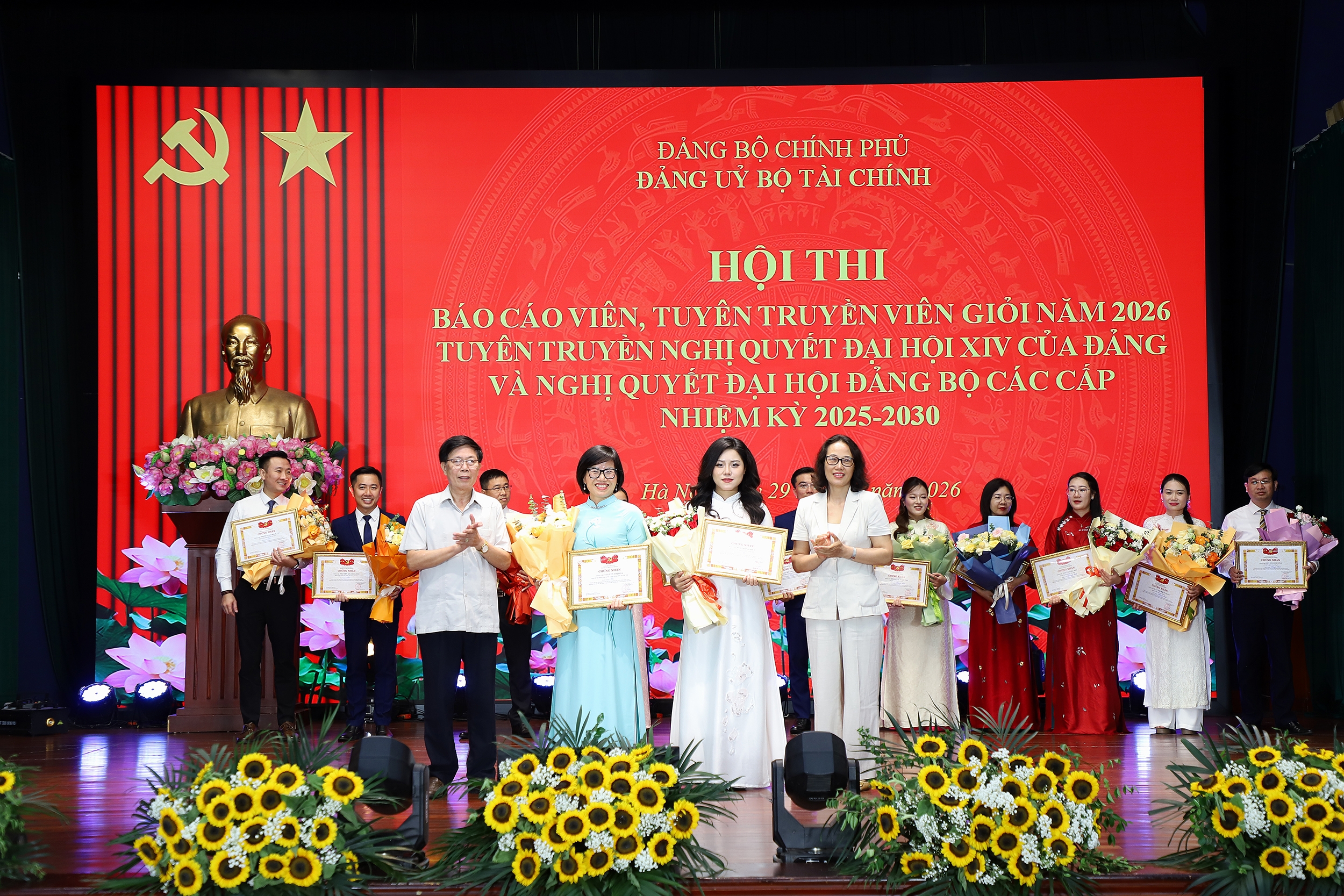 Chùm ảnh: Sôi nổi Hội thi báo cáo viên, tuyên truyền viên giỏi Bộ Tài chính năm 2026 Chùm ảnh: Sôi nổi Hội thi báo cáo viên, tuyên truyền viên giỏi Bộ Tài chính năm 2026
