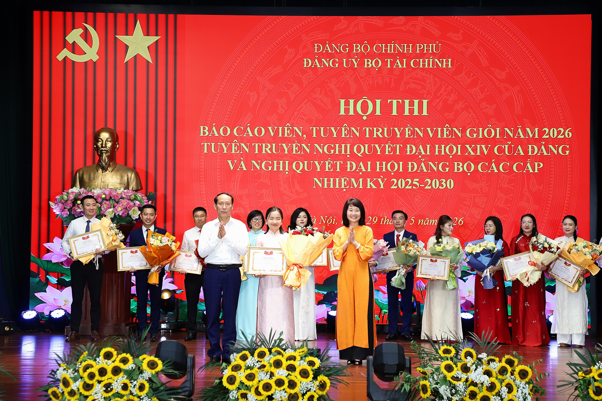 Chùm ảnh: Sôi nổi Hội thi báo cáo viên, tuyên truyền viên giỏi Bộ Tài chính năm 2026 Chùm ảnh: Sôi nổi Hội thi báo cáo viên, tuyên truyền viên giỏi Bộ Tài chính năm 2026
