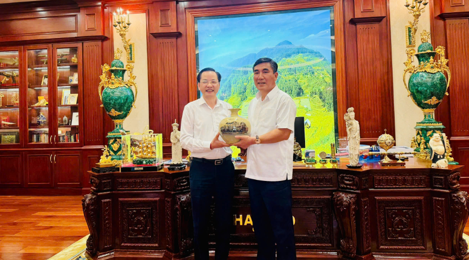 Vinachem làm việc với Tập đoàn Hateco về cung ứng sản phẩm cao su kỹ thuật cho Cảng Liên Chiểu Vinachem làm việc với Tập đoàn Hateco về cung ứng sản phẩm cao su kỹ thuật cho Cảng Liên Chiểu