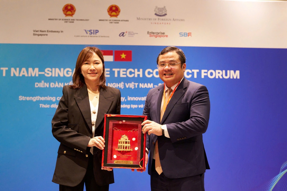 Vinachem ký kết hợp tác chiến lược với Tập đoàn DSM-Firmenich (Singapore) phát triển sản phẩm hóa chất tiêu dùng