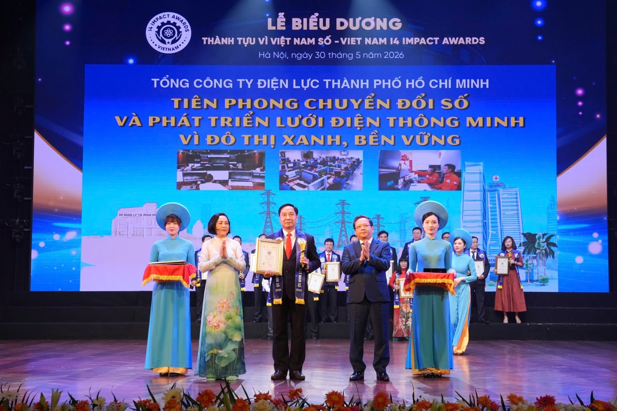 EVNHCMC và ông Phạm Quốc Bảo - Chủ tịch HĐTV được vinh danh tại Lễ biểu dương thành tựu vì Việt Nam số năm 2026
