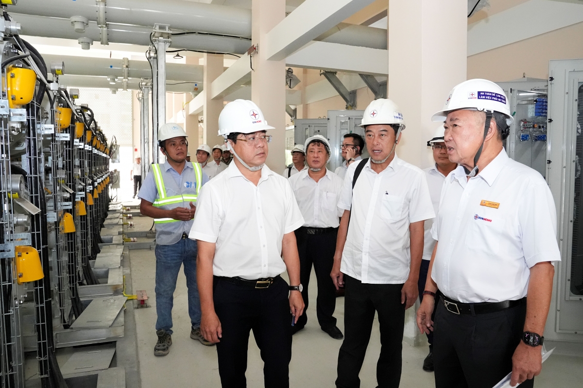 EVNHCMC và ông Phạm Quốc Bảo - Chủ tịch HĐTV được vinh danh tại Lễ biểu dương thành tựu vì Việt Nam số năm 2026