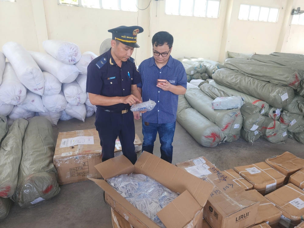 Hải quan khu vực XVII chủ động ngăn chặn hàng hóa nghi xâm phạm sở hữu trí tuệ