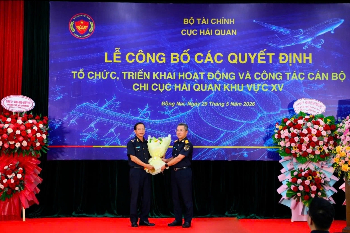 Công bố các quyết định về tổ chức bộ máy và công tác cán bộ tại Chi cục Hải quan khu vực XV