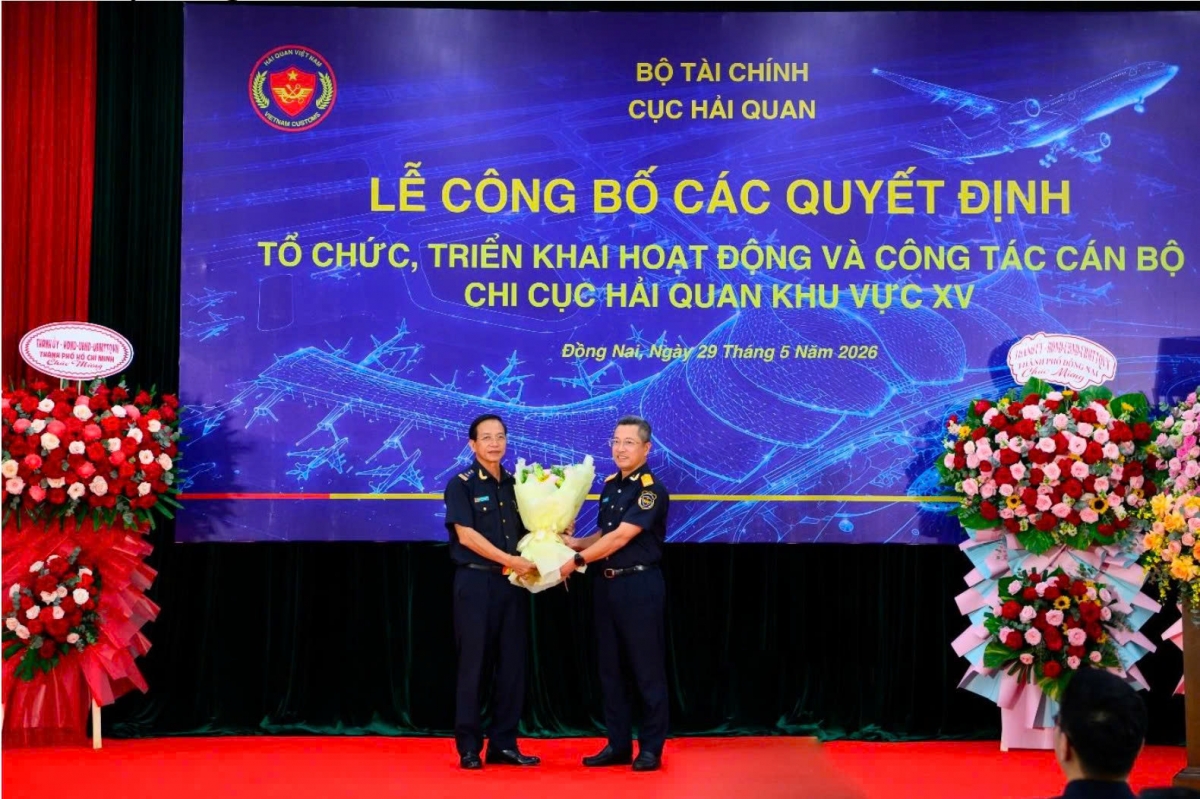 Công bố các quyết định về tổ chức bộ máy và công tác cán bộ tại Chi cục Hải quan khu vực XV