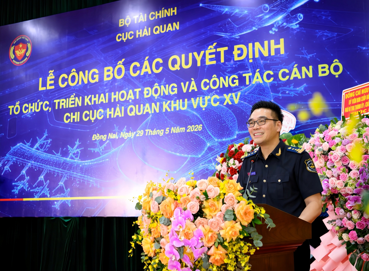 Công bố các quyết định về tổ chức bộ máy và công tác cán bộ tại Chi cục Hải quan khu vực XV