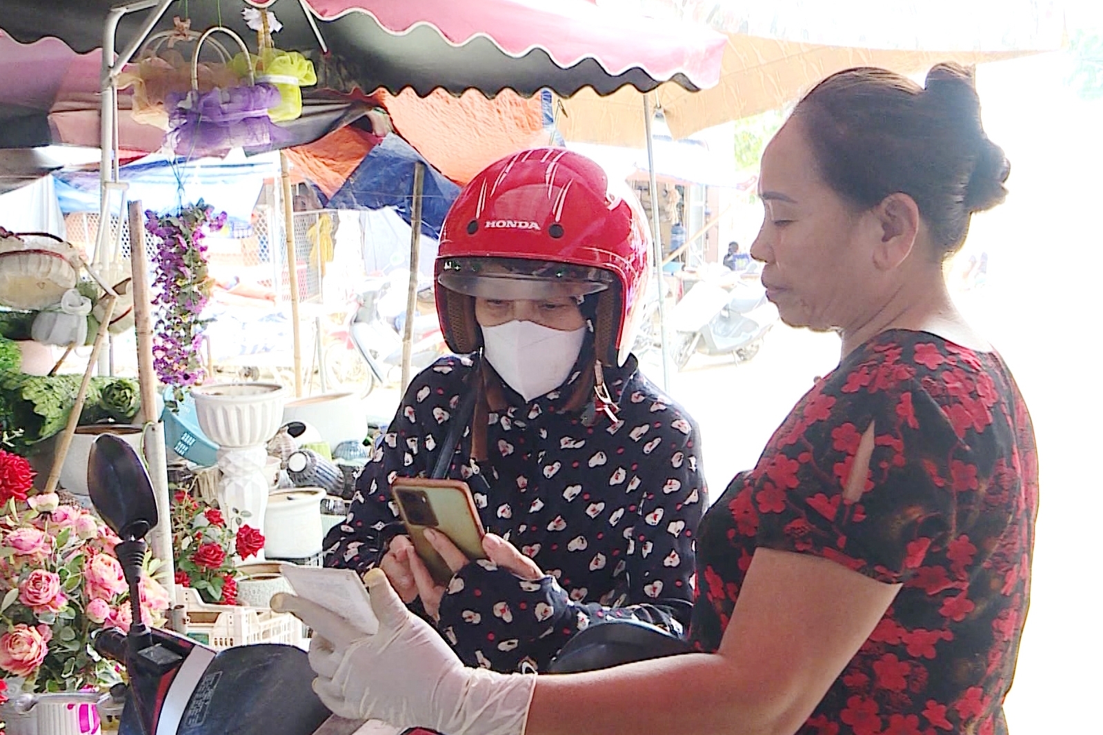 Thuế tỉnh Tuyên Quang: Hỗ trợ hộ kinh doanh thanh toán không dùng tiền mặt