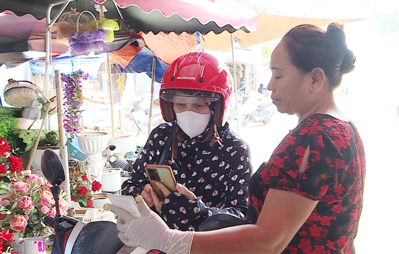 Thuế tỉnh Tuyên Quang: Hỗ trợ hộ kinh doanh thanh toán không dùng tiền mặt