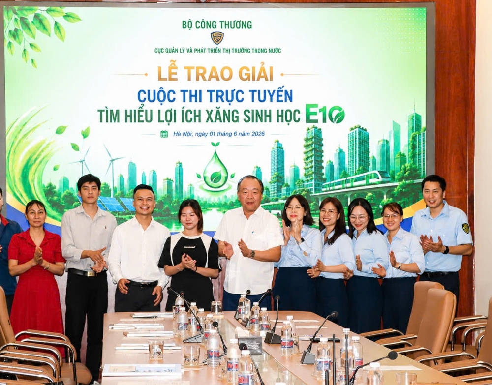 Trao giải thưởng Vòng trực tuyến Cuộc thi Tìm hiểu lợi ích của xăng sinh học E10 Trao giải thưởng Vòng trực tuyến Cuộc thi Tìm hiểu lợi ích của xăng sinh học E10