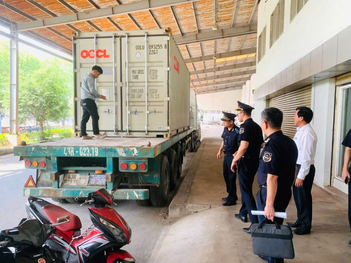 Hải quan thu giữ 325.000 bao thuốc lá điếu giả nhãn hiệu