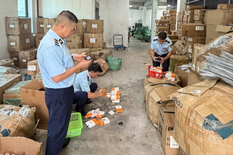 Hà Nội: Phát hiện nhiều cơ sở kinh doanh hàng hoá nghi giả mạo nhãn hiệu