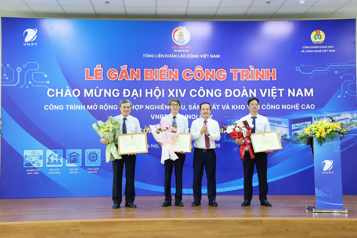 Công đoàn Khoa học và Công nghệ gắn biển công trình chào mừng Đại hội XIV Công đoàn Việt Nam