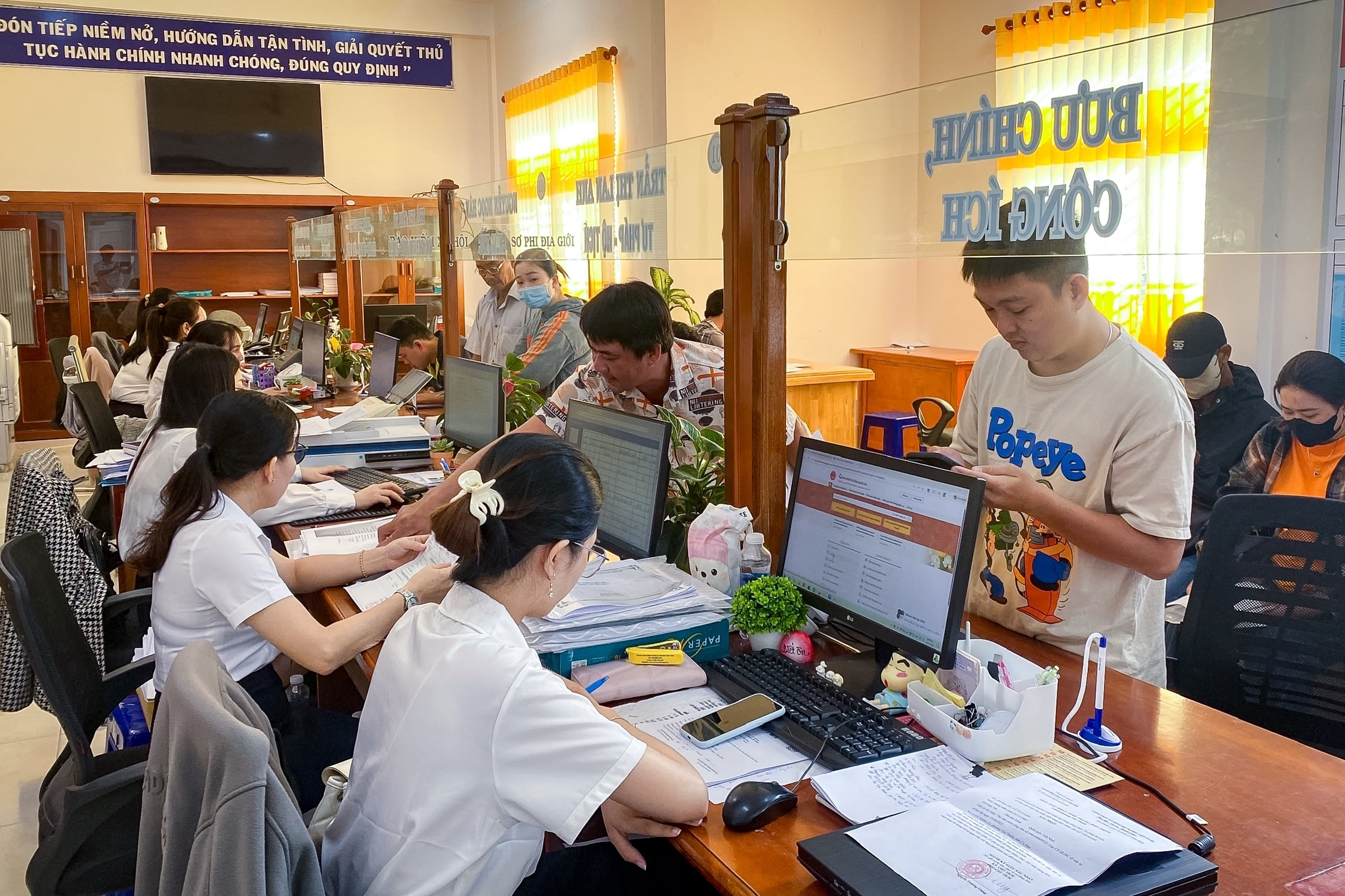 Cà Mau: Chủ động hoàn tiền bảo hiểm y tế cho người dân xã, phường an toàn khu