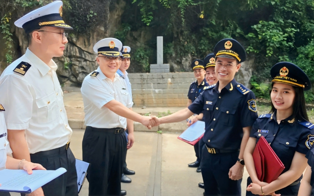 Phía Việt Nam do đồng chí Nguyễn Công Tuân, Đội trưởng Hải quan cửa khẩu Cốc Nam làm Trưởng đoàn tổ chức hội đàm; phía Trung Quốc do ông Lương Văn Phưởng, Quan trưởng Hải quan Hữu Nghị Quan làm Trưởng Đoàn. 