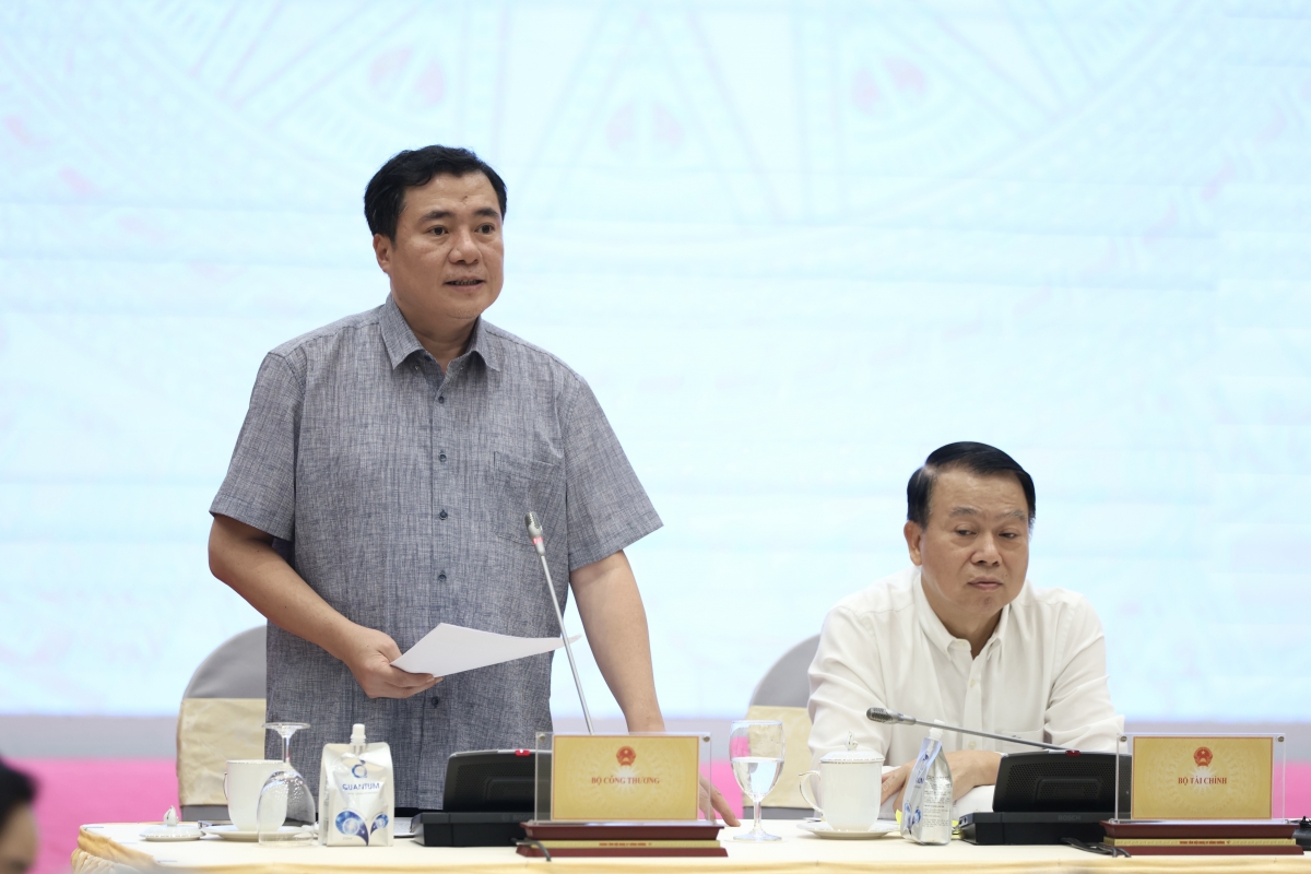 Kiểm soát chặt chất lượng xăng dầu và bảo vệ quyền lợi hợp pháp của người tiêu dùng