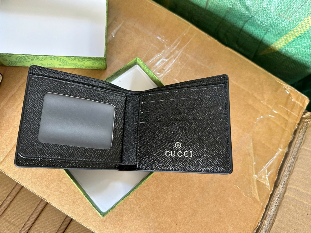Tiếp tục phát hiện gần 600 sản phẩm nghi giả mạo nhãn hiệu tại cửa khẩu quốc tế Bình Hiệp Tiếp tục phát hiện gần 600 sản phẩm nghi giả mạo nhãn hiệu tại cửa khẩu quốc tế Bình Hiệp