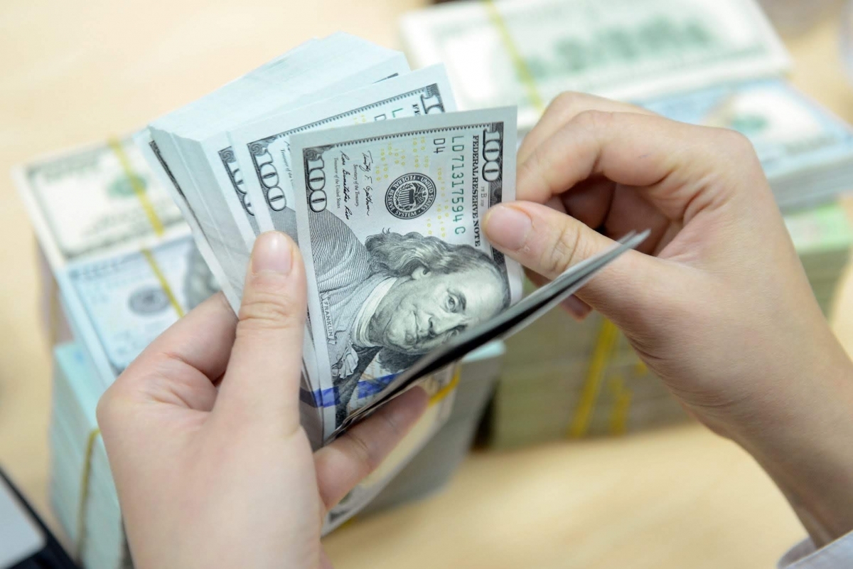 Tỷ giá USD/VND giữ ổn định bất chấp áp lực nhập siêu