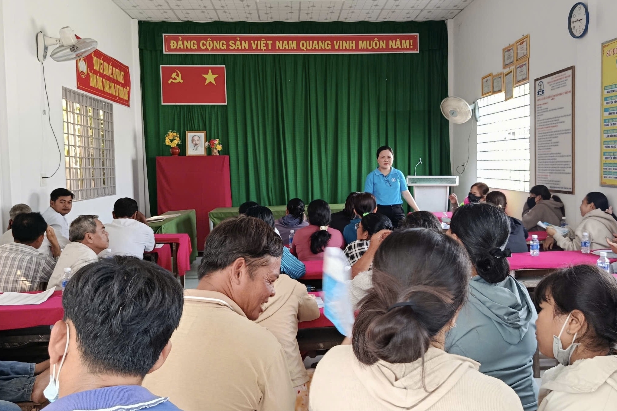 Hiệu quả từ “một công đôi việc” ở Bảo hiểm xã hội cơ sở Càng Long, Vĩnh Long