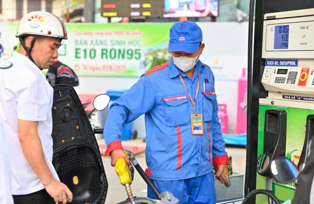 Ban hành Nghị quyết thí điểm triển khai xăng sinh học E10 Ban hành Nghị quyết thí điểm triển khai xăng sinh học E10
