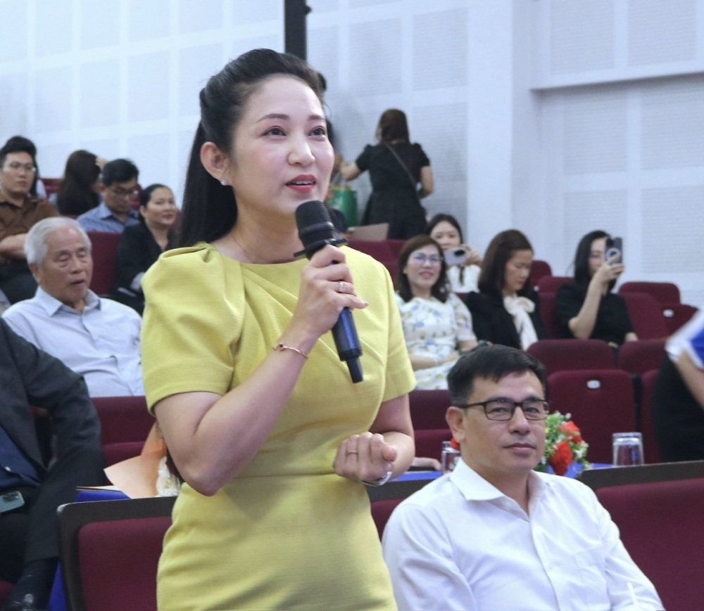 Bà Nguyễn Thị Thanh Thúy, Phó Giám đốc Sở Văn hóa và Thể thao TP. Hồ Chí Minh chia sẻ về phát triển công nghiệp văn hóa của thành phố. Ảnh: TG