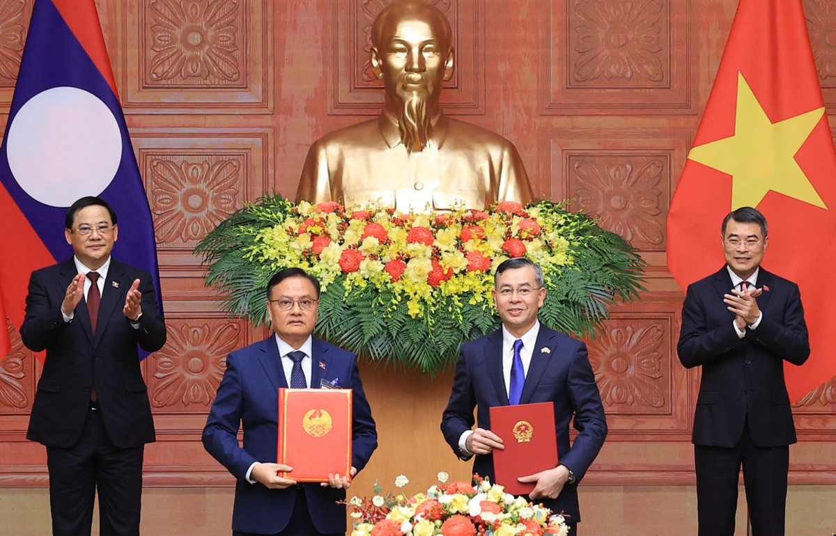 Thắt chặt hợp tác tài chính, vun đắp quan hệ đặc biệt Việt Nam - Lào Thắt chặt hợp tác tài chính, vun đắp quan hệ đặc biệt Việt Nam - Lào