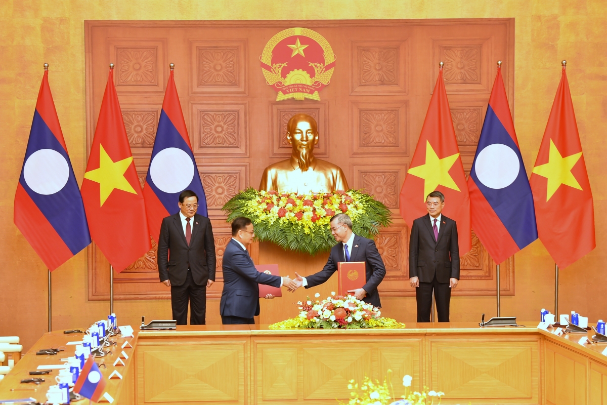 Thắt chặt hợp tác tài chính, vun đắp quan hệ đặc biệt Việt Nam - Lào Thắt chặt hợp tác tài chính, vun đắp quan hệ đặc biệt Việt Nam - Lào