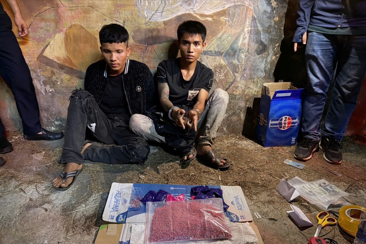 Ra quân Tháng cao điểm, Hải quan khu vực IX phối hợp bắt 12.000 viên ma túy