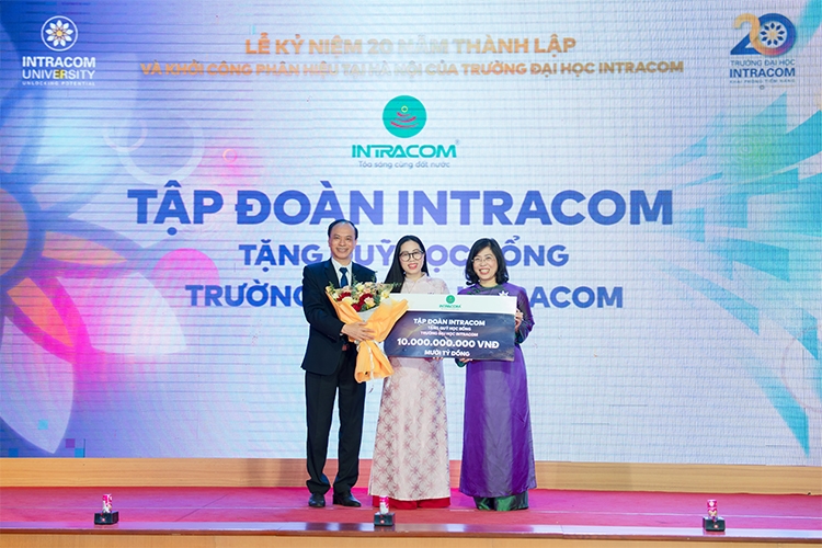 Tập đoàn Intracom tặng quỹ học bổng Trường Đại học Intracom. Tập đoàn Intracom tặng quỹ học bổng Trường Đại học Intracom.