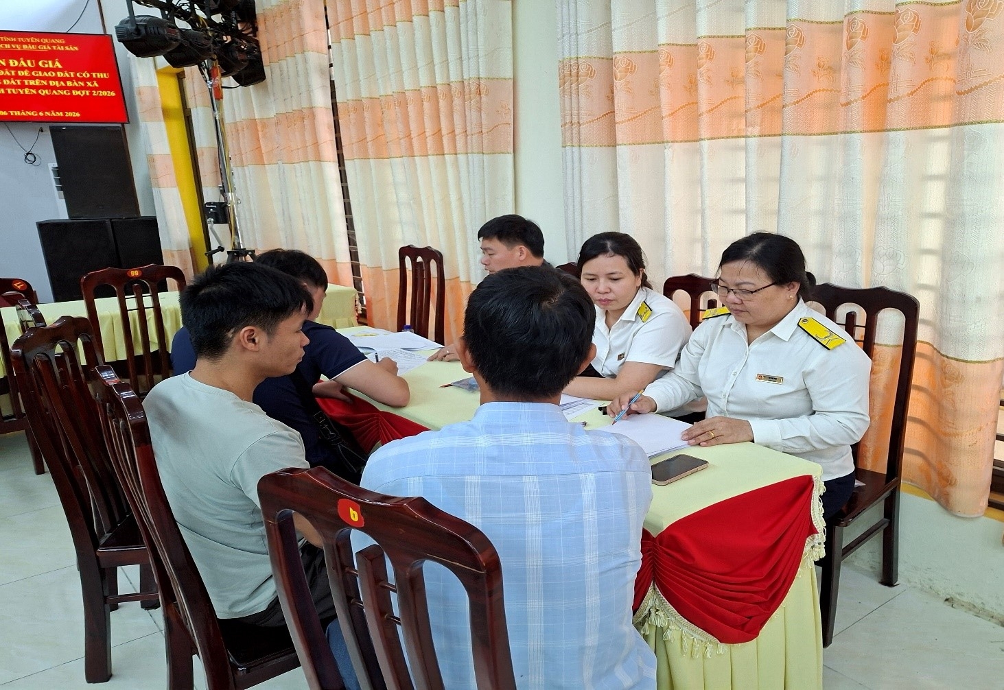 Tuyên Quang: Hỗ trợ nghĩa vụ tài chính tại chỗ giúp minh bạch nguồn thu từ đấu giá đất
