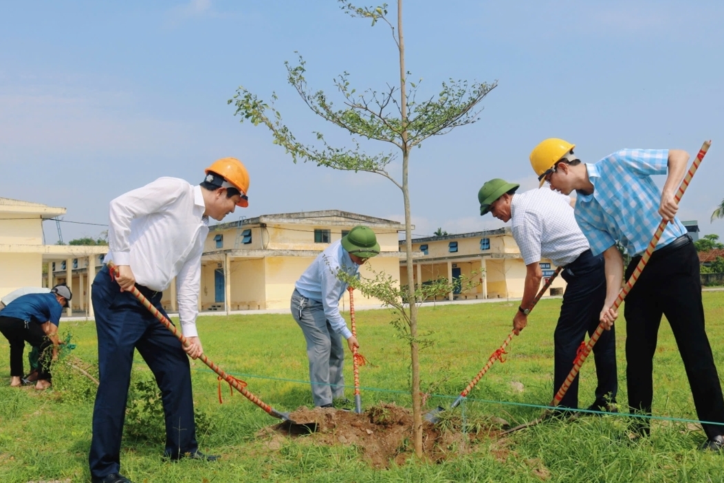 Ngành Tài chính hưởng ứng phong trào thi đua vì một Việt Nam xanh - sạch - đẹp