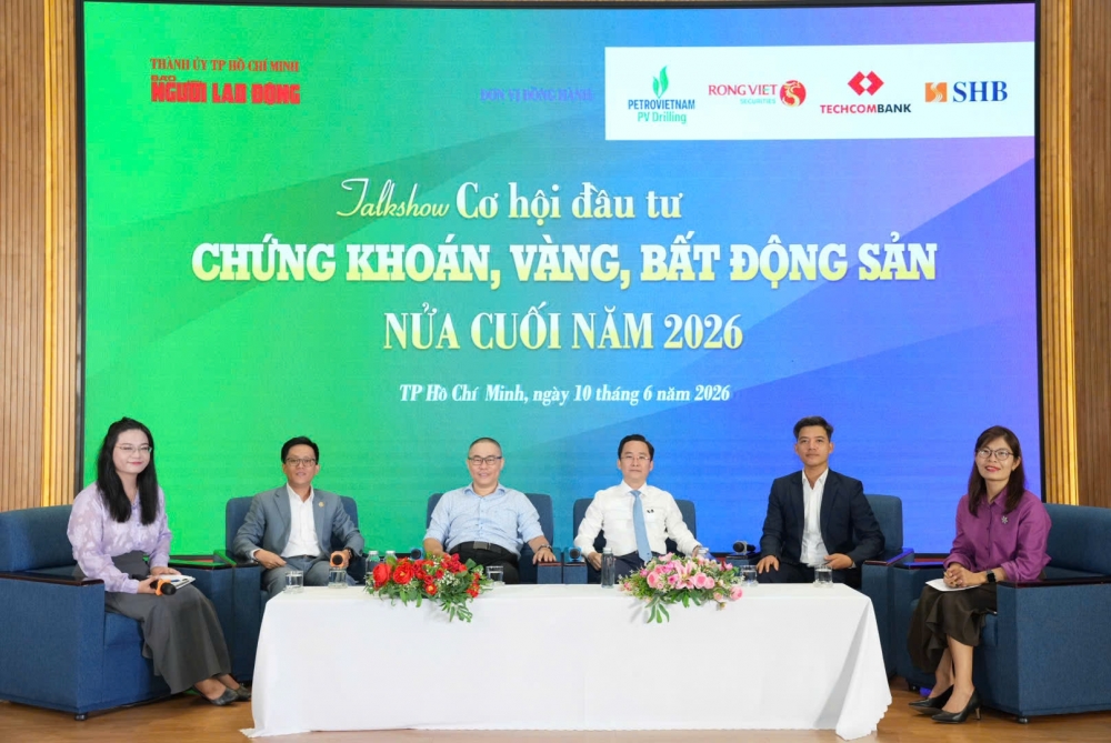 Các diễn giả chia sẻ về xu hướng đầu tư những tháng nửa cuối năm 2026. Ảnh: BTC Chứng khoán, vàng, bất động sản: Kênh nào đầu tư hấp dẫn hơn nửa cuối năm 2026?