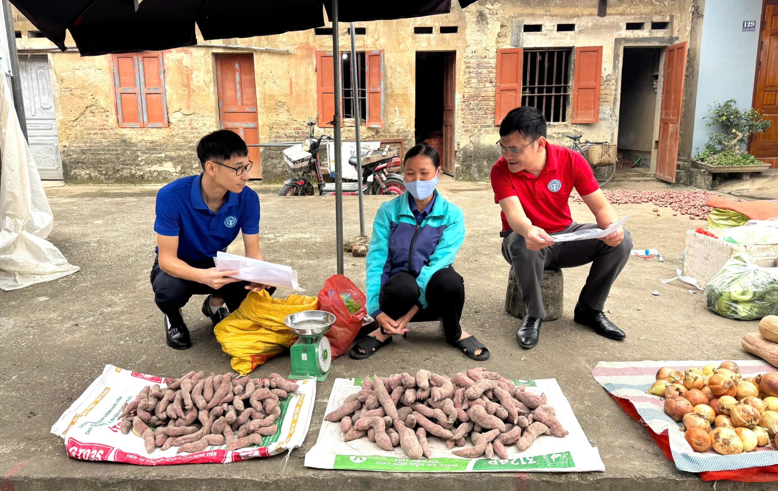 Lan tỏa chính sách bảo hiểm xã hội tự nguyện từ những “phiên chợ an sinh”